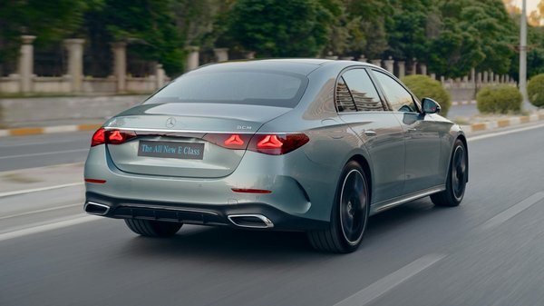 How Can You Design a Cozy Breakfast Nook That Optimizes Morning Light and Comfort?