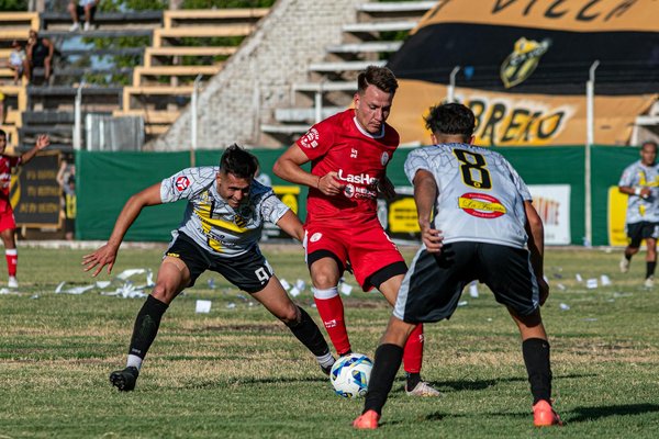 What Strategies Can Enhance Lung Capacity and Breathing Efficiency in Swimmers?