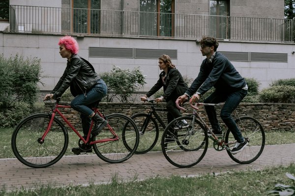 What Are the Key Features to Look for in Simple Yet Functional Activewear?